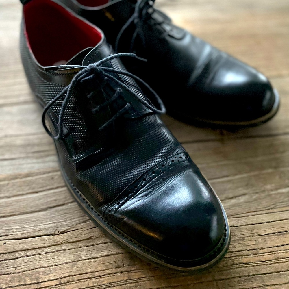 Steve Madden black cap toe dress shoe size 11.5